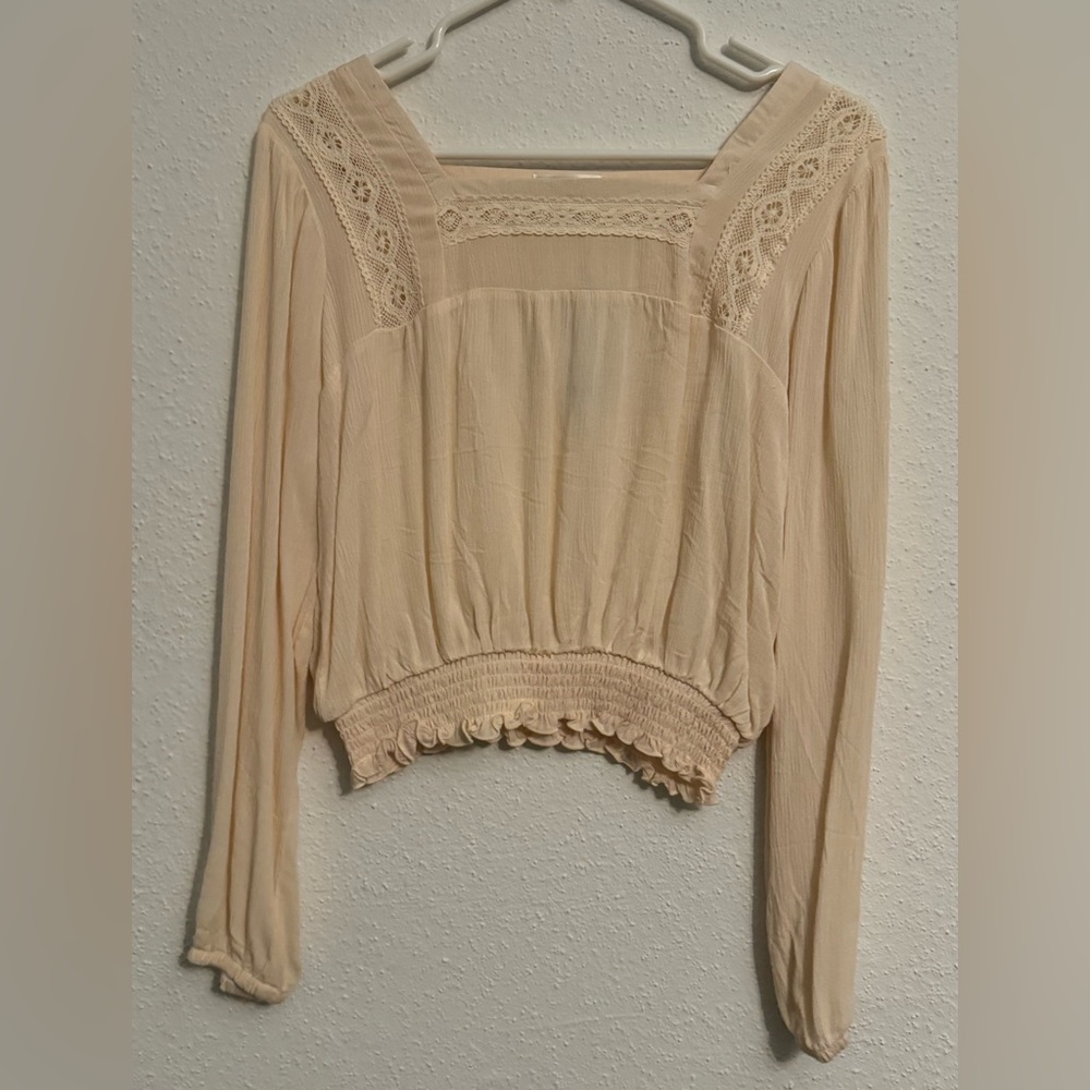 Never worn off white blouse cropped